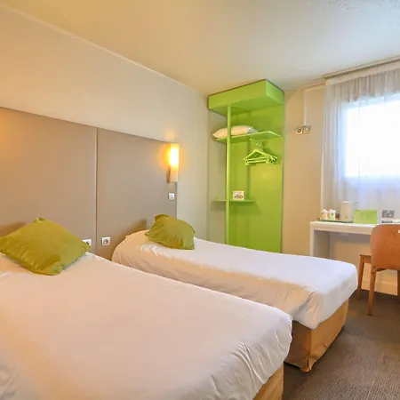 Campanile Paris Ouest - - La Defense Hotel