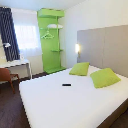 Campanile Paris Ouest - - La Defense Hotel