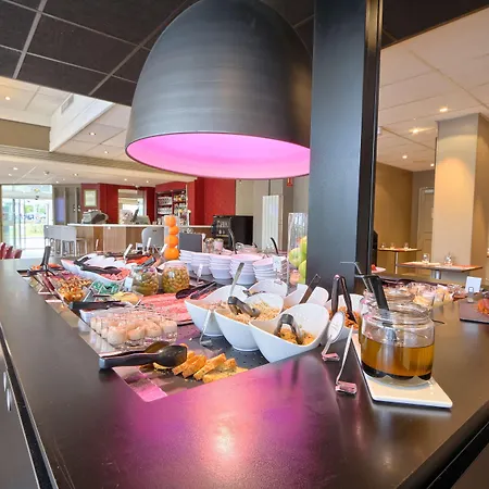 Campanile Paris Ouest - - La Defense Hotel