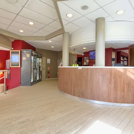 Campanile Paris Ouest - - La Defense Hotel 3*
