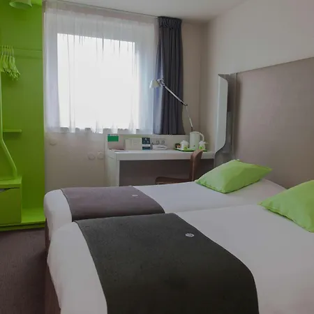 Hotel Campanile Paris Ouest - - La Defense 3*