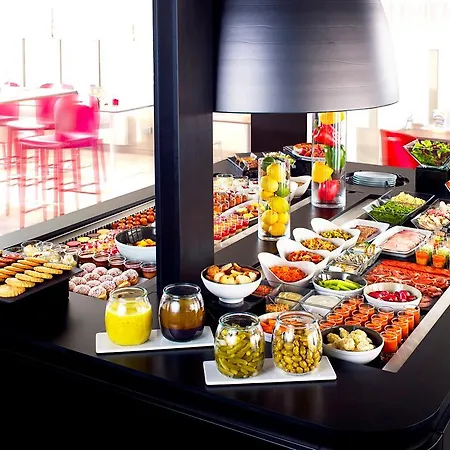 Campanile Paris Ouest - - La Defense Hotel 3*