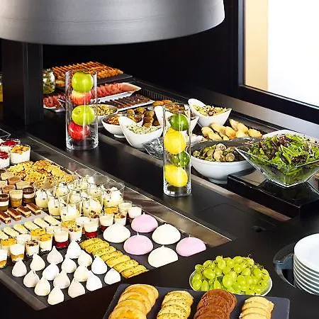 Hotel Campanile Paris Ouest - - La Defense