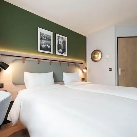 Campanile Paris Ouest - - La Defense Hotel 3*