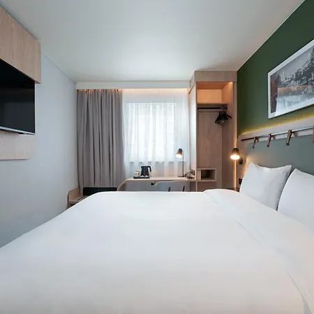 Campanile Paris Ouest - - La Defense Hotel 3*
