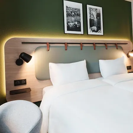 Campanile Paris Ouest - - La Defense Hotel