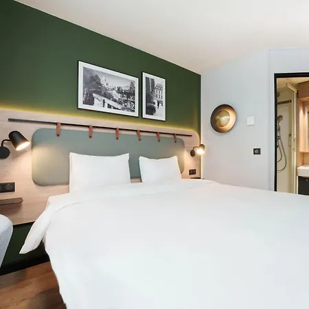 Campanile Paris Ouest - - La Defense Hotel 3*