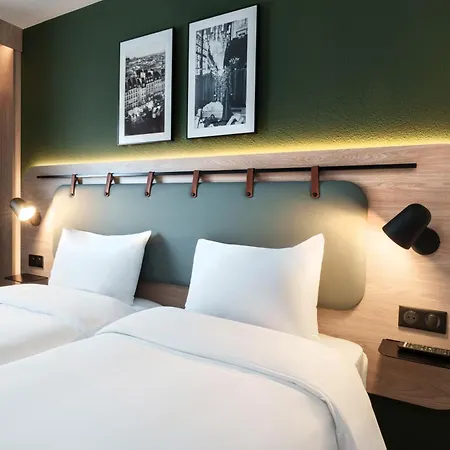 Hotel Campanile Paris Ouest - - La Defense 3*