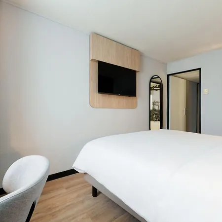 Hotel Campanile Paris Ouest - - La Defense