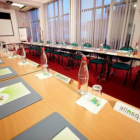 Hotel Campanile Paris Ouest - - La Defense 3*