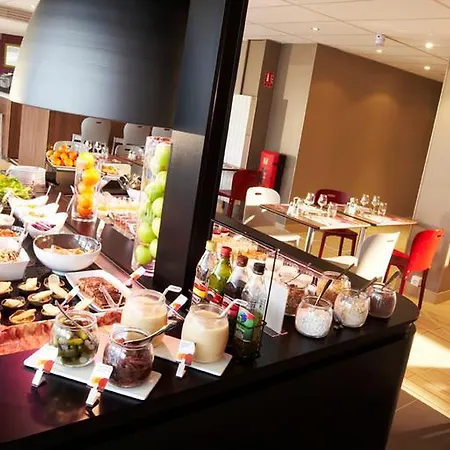 Campanile Paris Ouest - - La Defense Hotel 3*