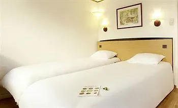 钟楼巴黎西南特尔德芬斯酒店 3*